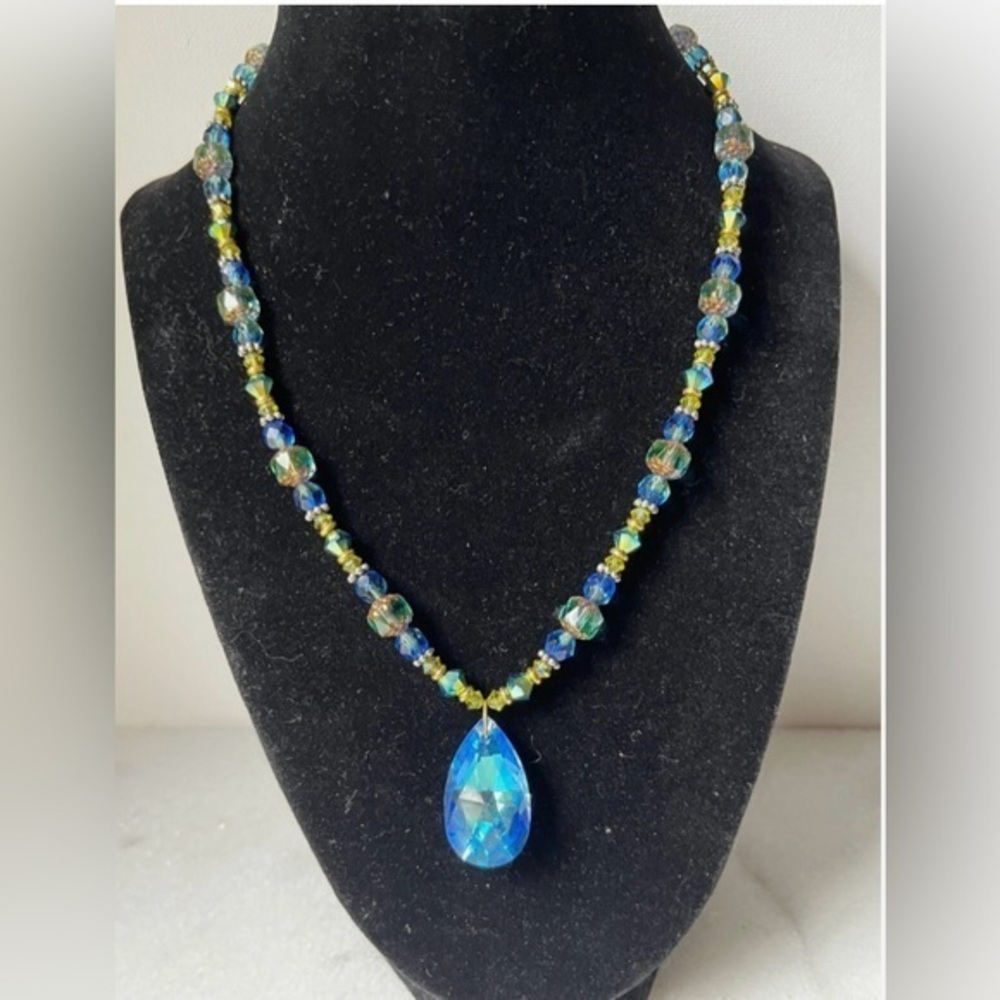 Aurora Borealis Crystal Necklace Blue Cube Graduated Beads USA PAT 4074400